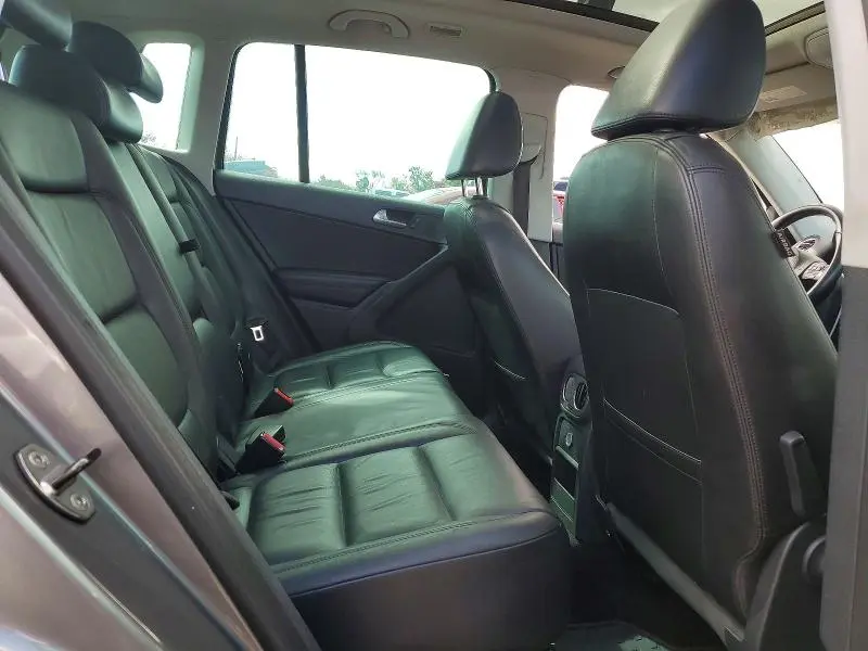 2011 VOLKSWAGEN TIGUAN S  