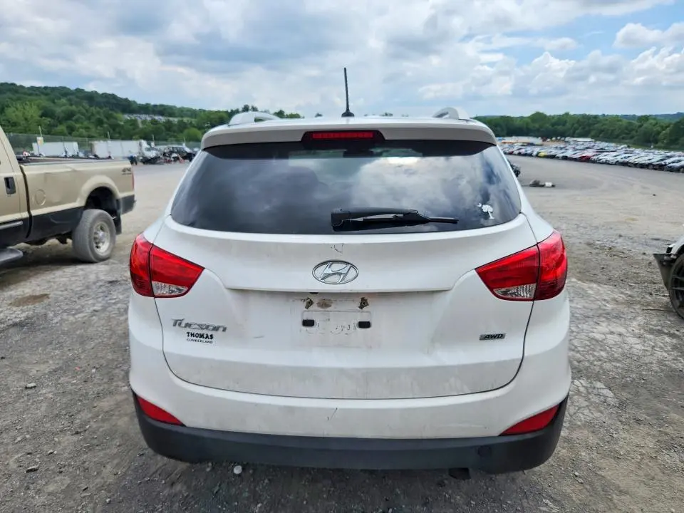 2015 HYUNDAI TUCSON SE  