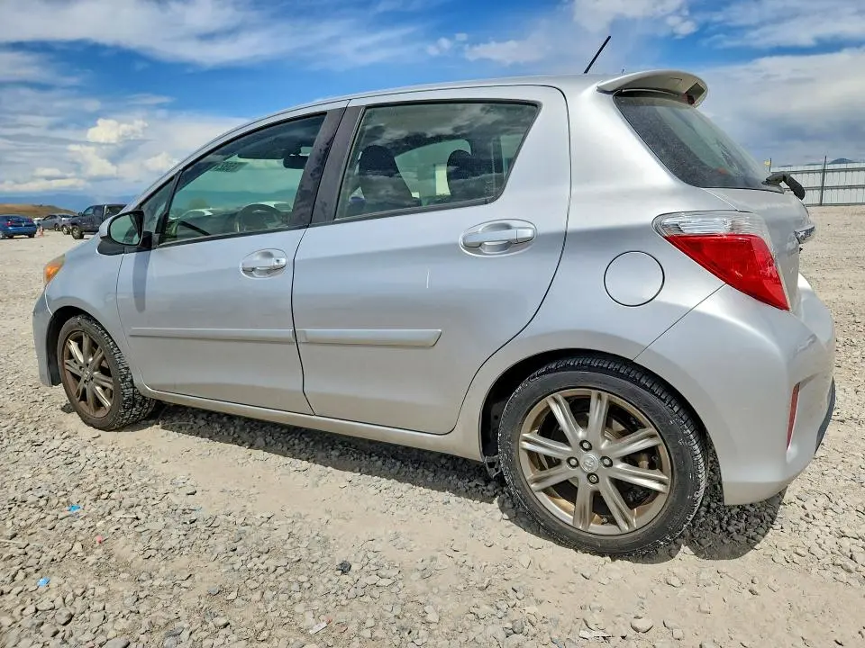 2013 TOYOTA YARIS 5-DOOR SE  