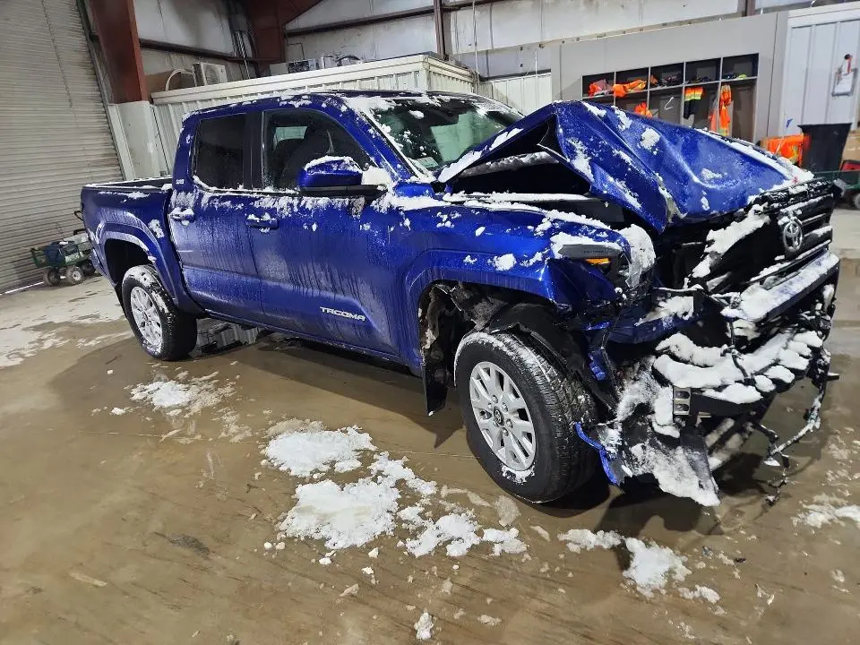 2024 TOYOTA TACOMA SR5  