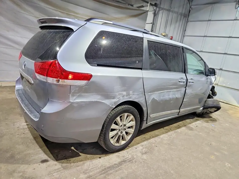 2013 TOYOTA SIENNA LIMITED 7-PASSENGER  