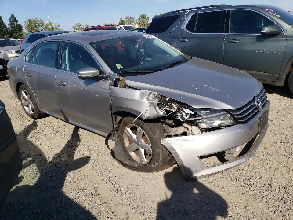 2013 VOLKSWAGEN PASSAT SE  