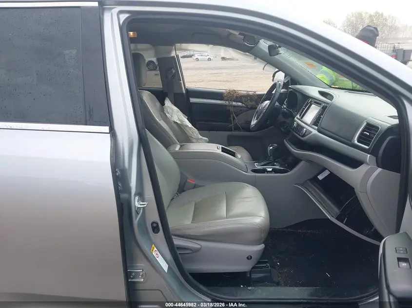 2018 TOYOTA HIGHLANDER LE PLUS