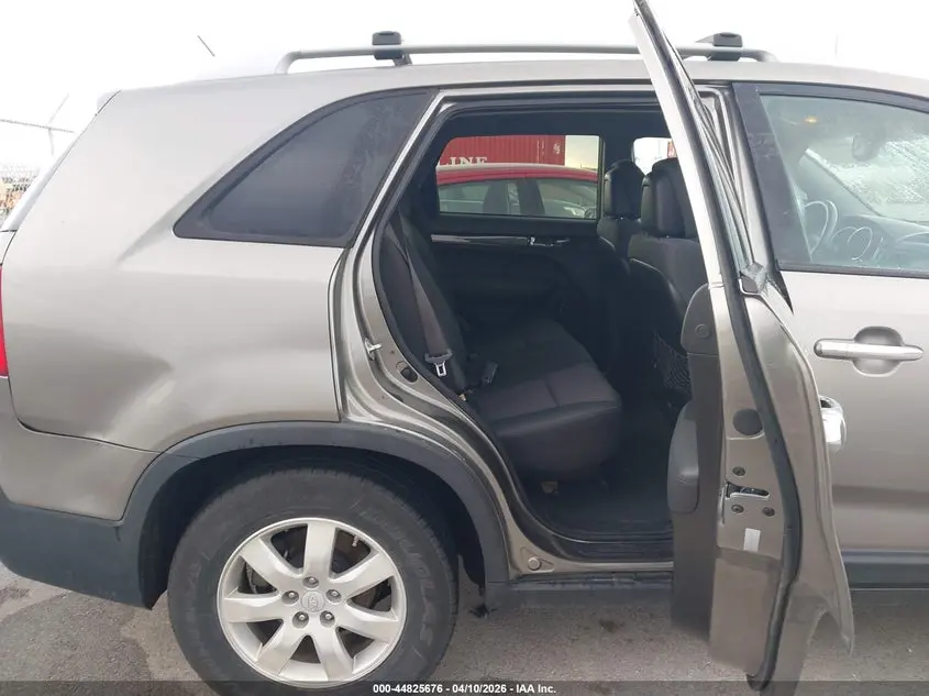 2012 KIA SORENTO LX