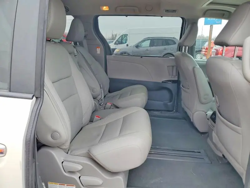 2019 TOYOTA SIENNA XLE 8-PASSENGER  