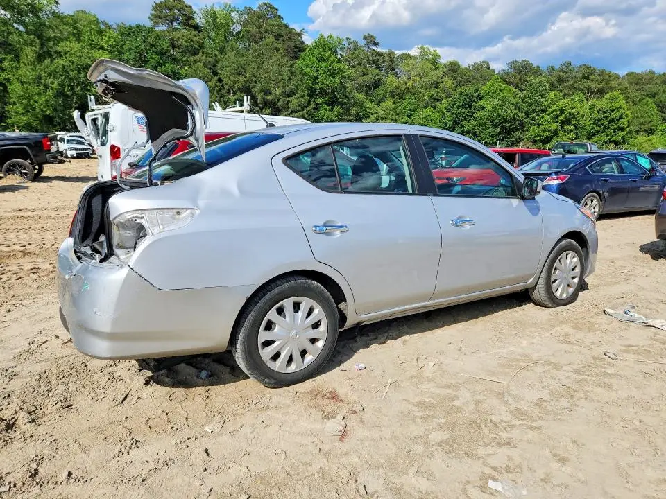 2019 NISSAN VERSA SV  