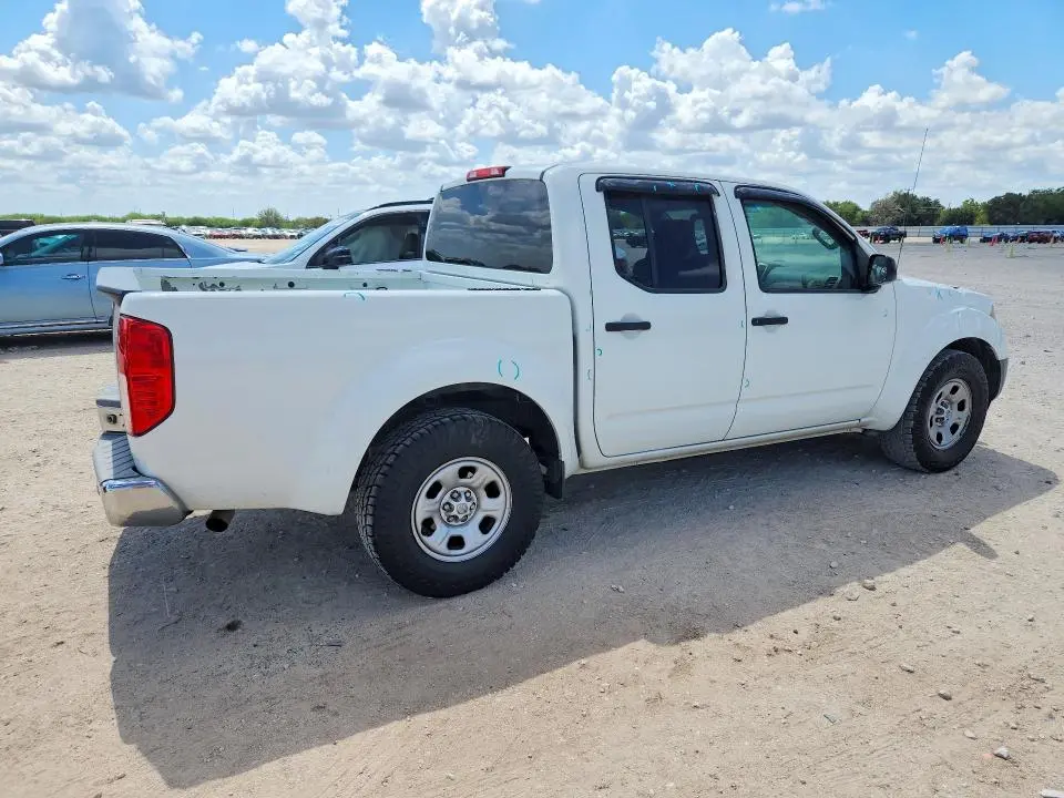 2014 NISSAN FRONTIER S  