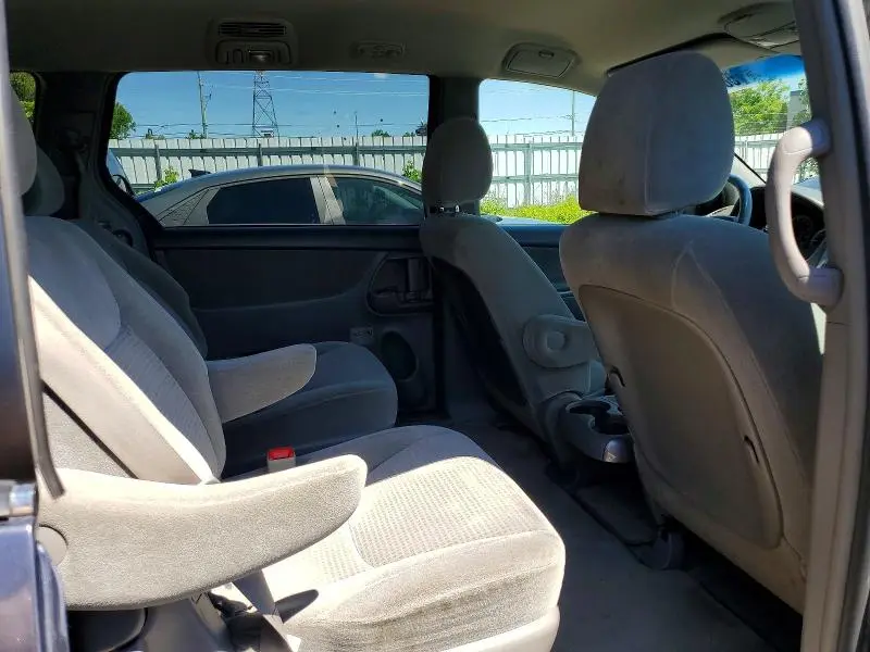 2010 TOYOTA SIENNA CE  