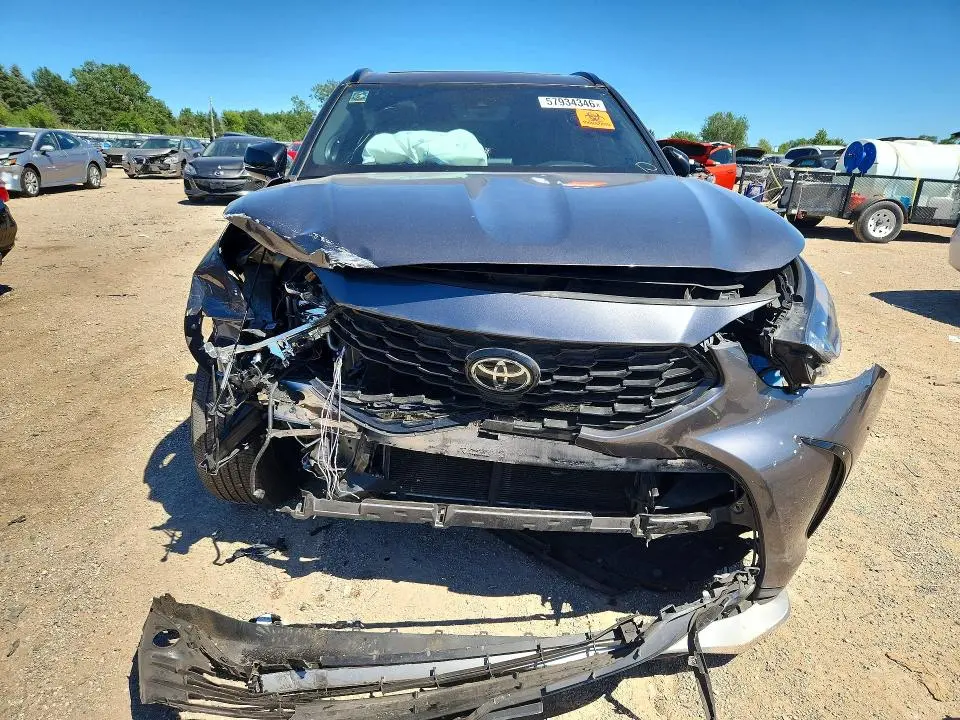 2022 TOYOTA HIGHLANDER XSE  