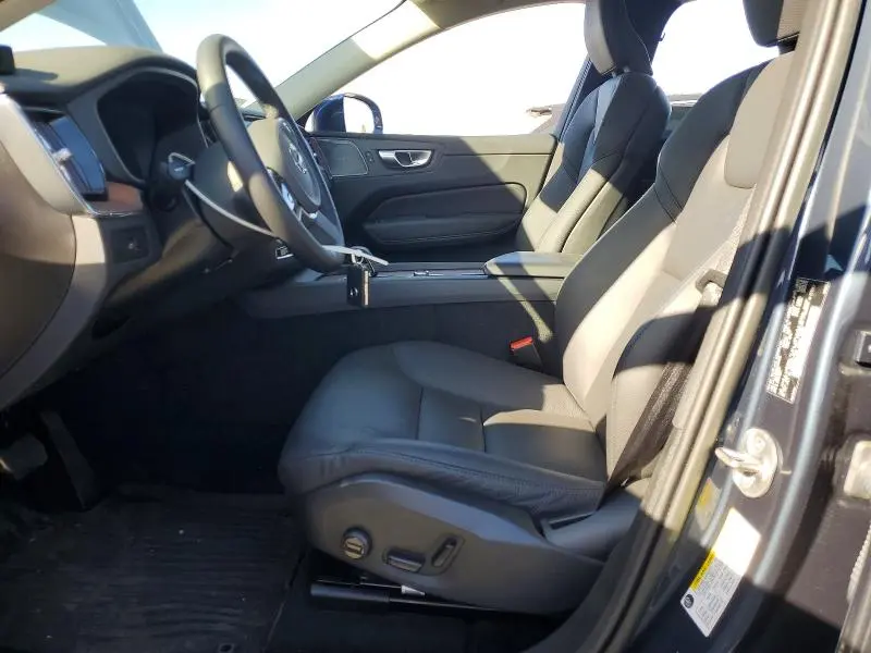 2023 VOLVO XC60 PLUS  
