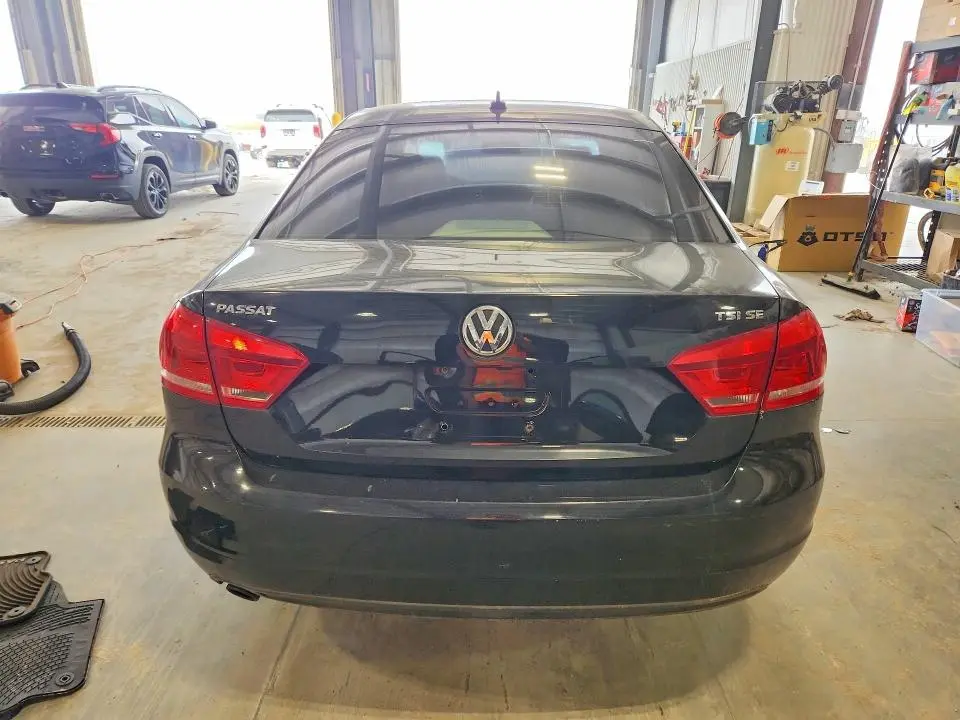 2015 VOLKSWAGEN PASSAT SE  