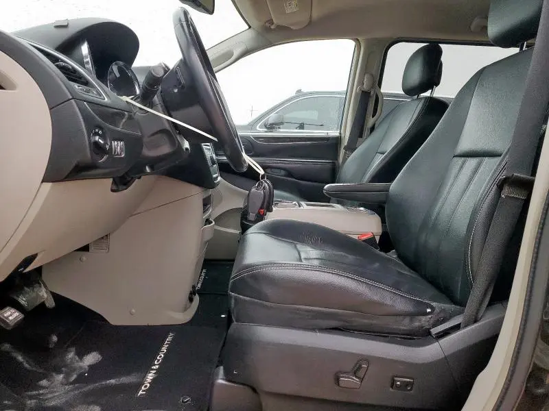 2013 CHRYSLER TOWN & COUNTRY TOURING  