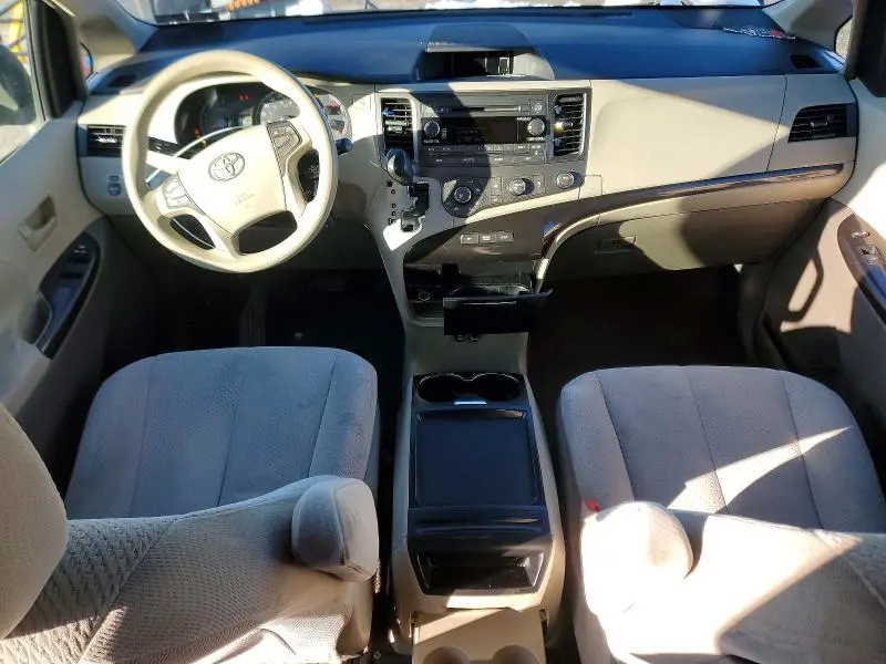 2011 TOYOTA SIENNA LE  
