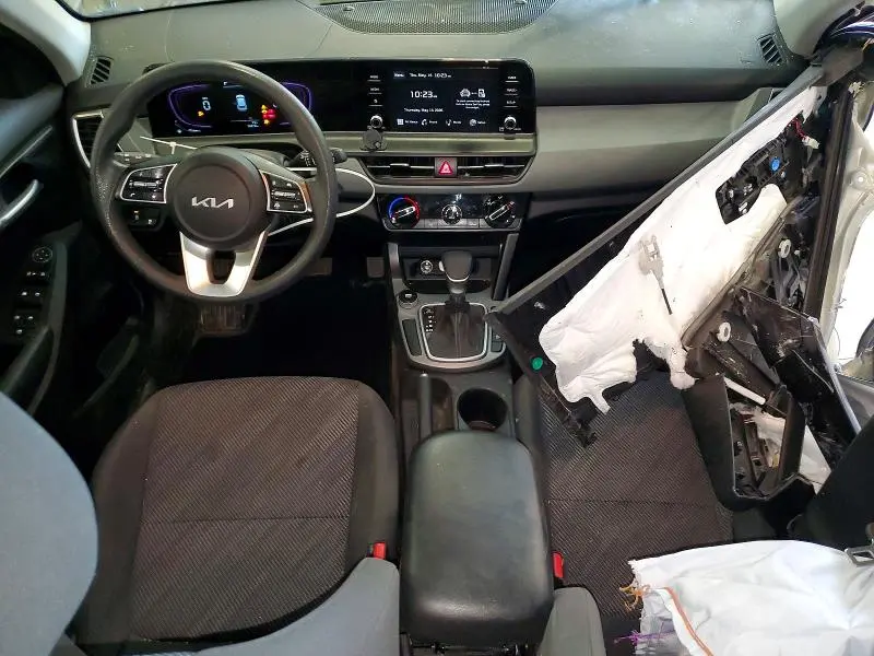 2024 KIA SELTOS LX  