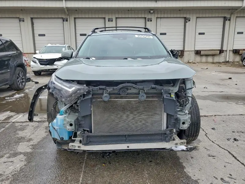 2022 TOYOTA RAV4 XLE  