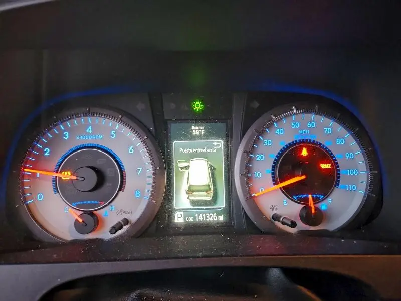 2017 TOYOTA SIENNA SE  