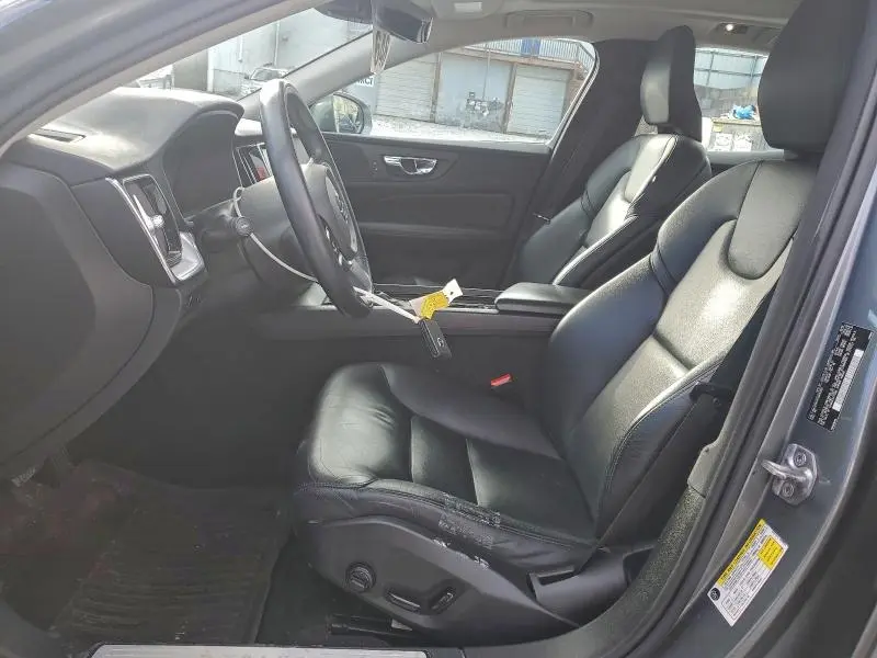 2019 VOLVO S60 T6 MOMENTUM  