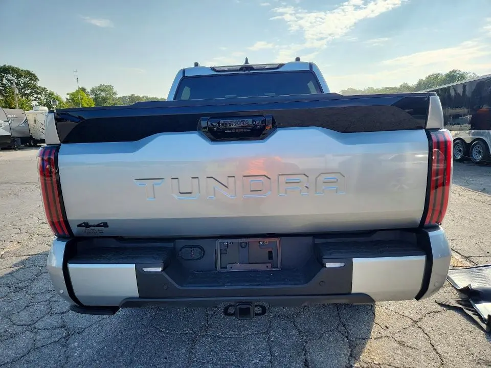 2025 TOYOTA TUNDRA PLATINUM  