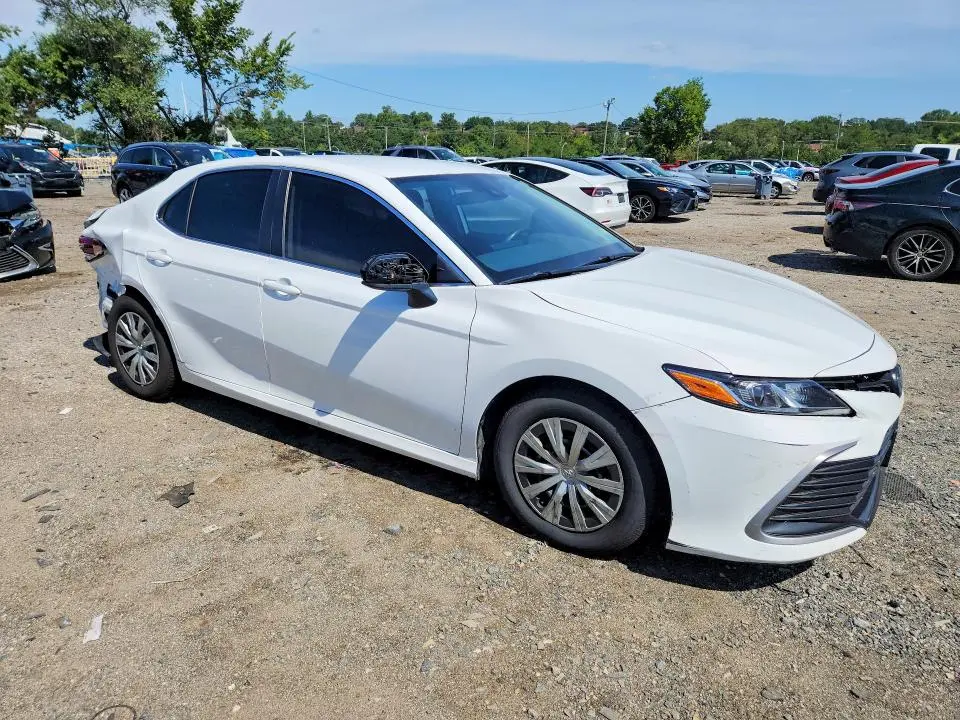 2022 TOYOTA CAMRY LE  