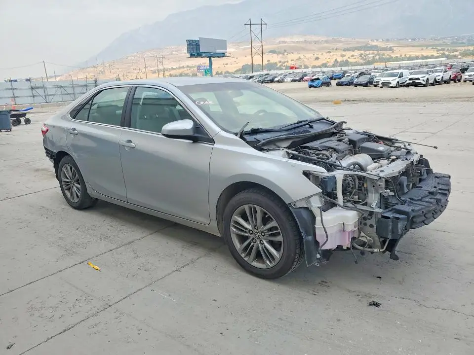 2015 TOYOTA CAMRY SE  