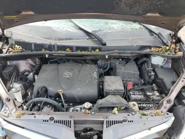 2020 TOYOTA SIENNA XLE  
