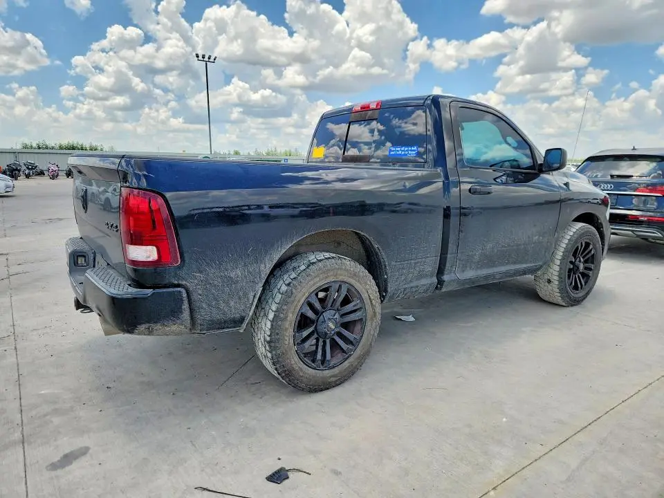 2014 RAM 1500 ST  