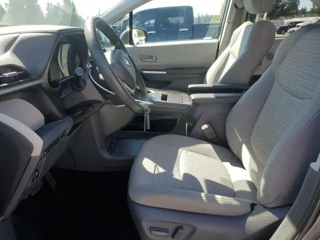 2021 TOYOTA SIENNA LE  