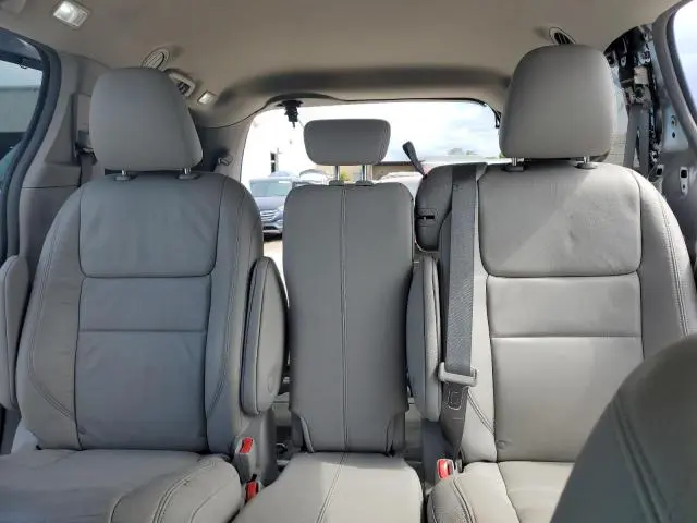 2018 TOYOTA SIENNA XLE  