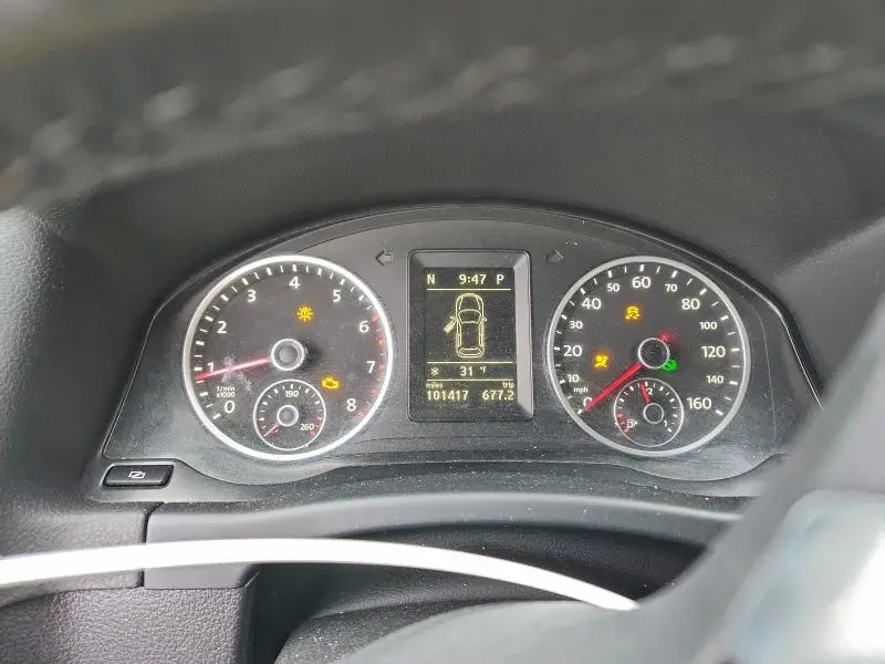 2011 VOLKSWAGEN TIGUAN S  