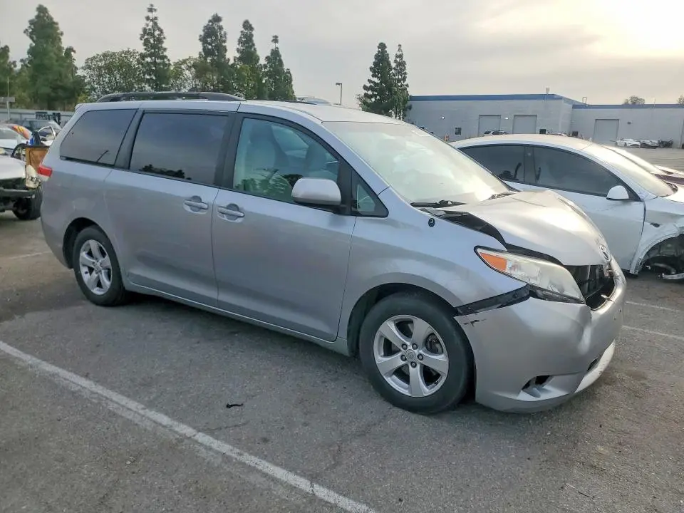 2011 TOYOTA SIENNA LE  