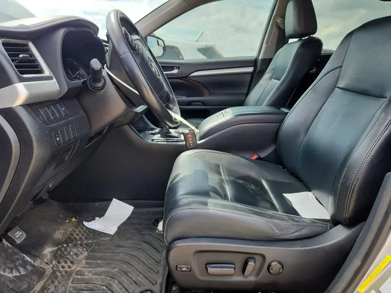 2015 TOYOTA HIGHLANDER XLE  