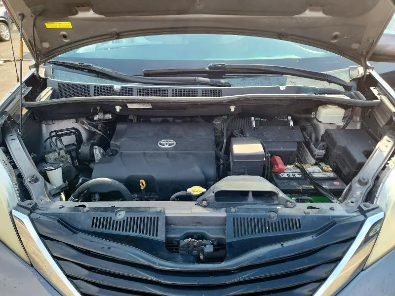 2012 TOYOTA SIENNA LE  