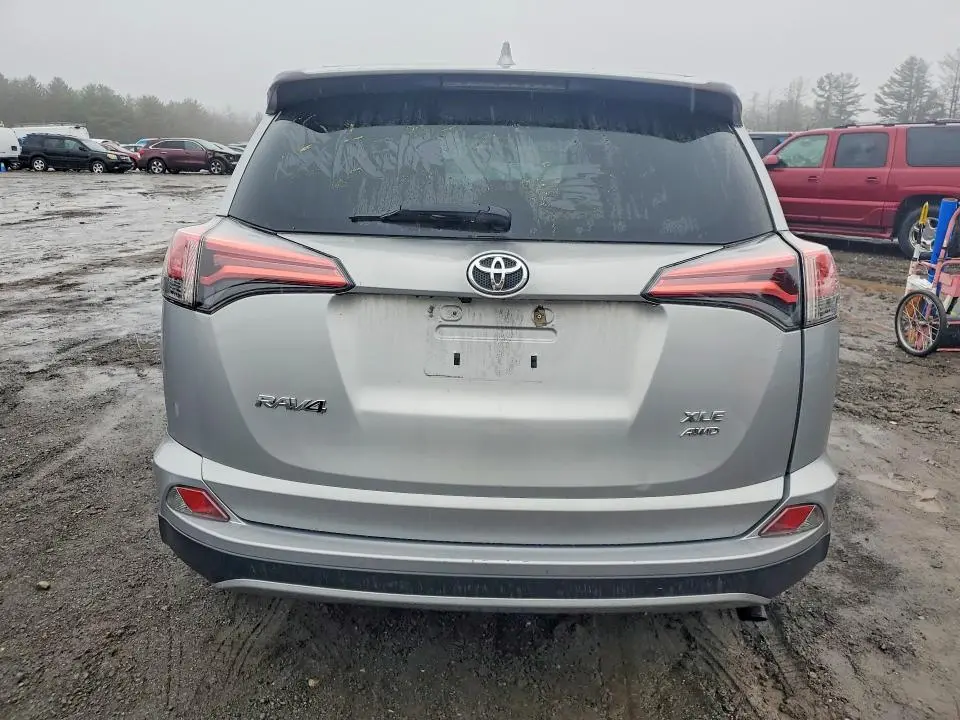 2018 TOYOTA RAV4 XLE  