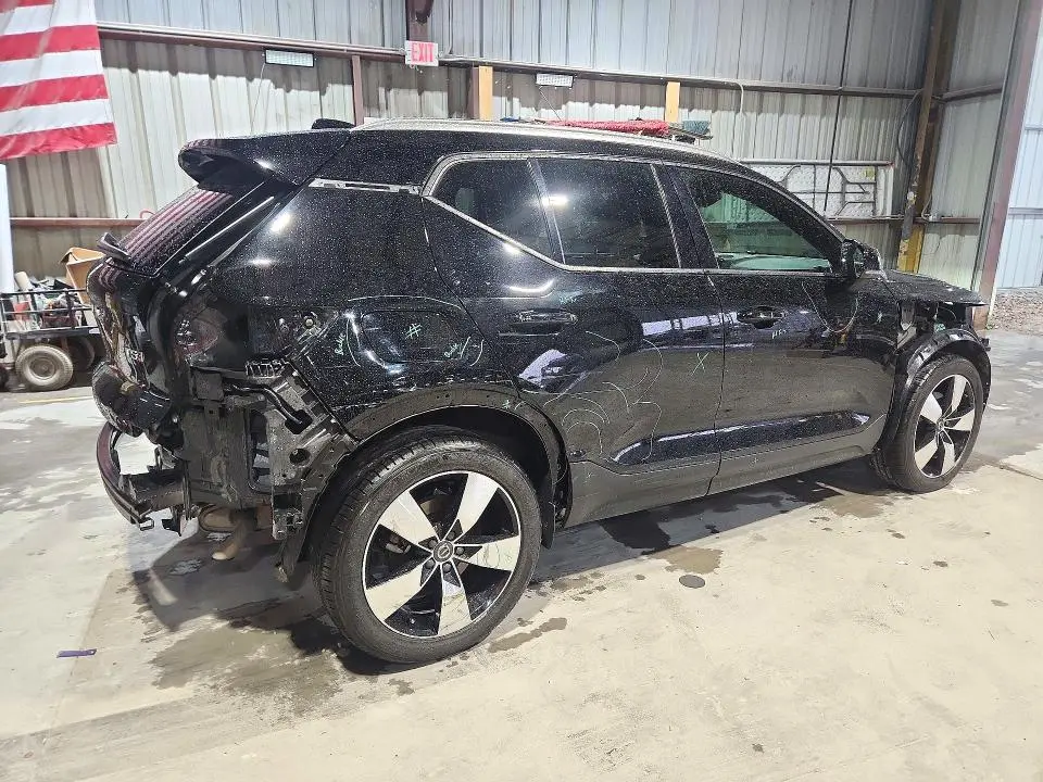 2020 VOLVO XC40 T5 MOMENTUM  