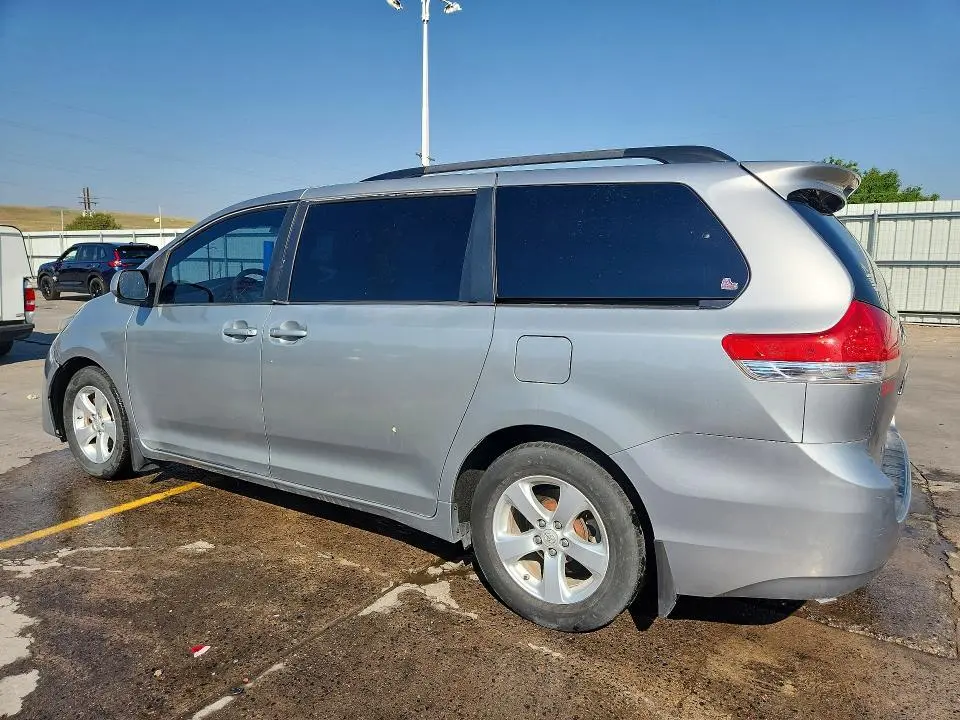 2013 TOYOTA SIENNA LE  