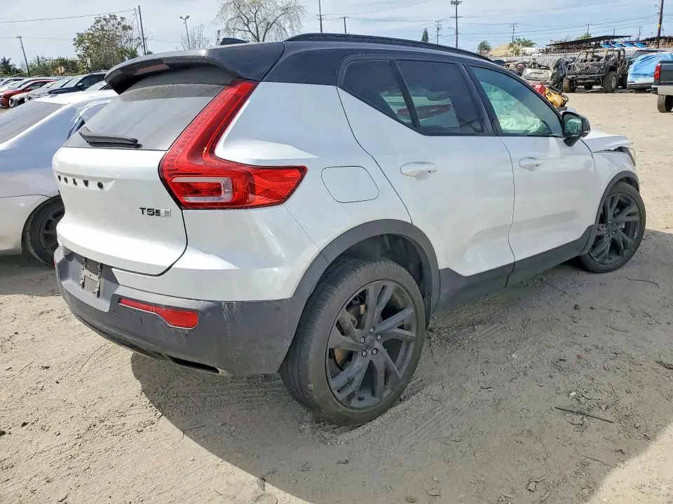 2019 VOLVO XC40 T5 R-DESIGN  