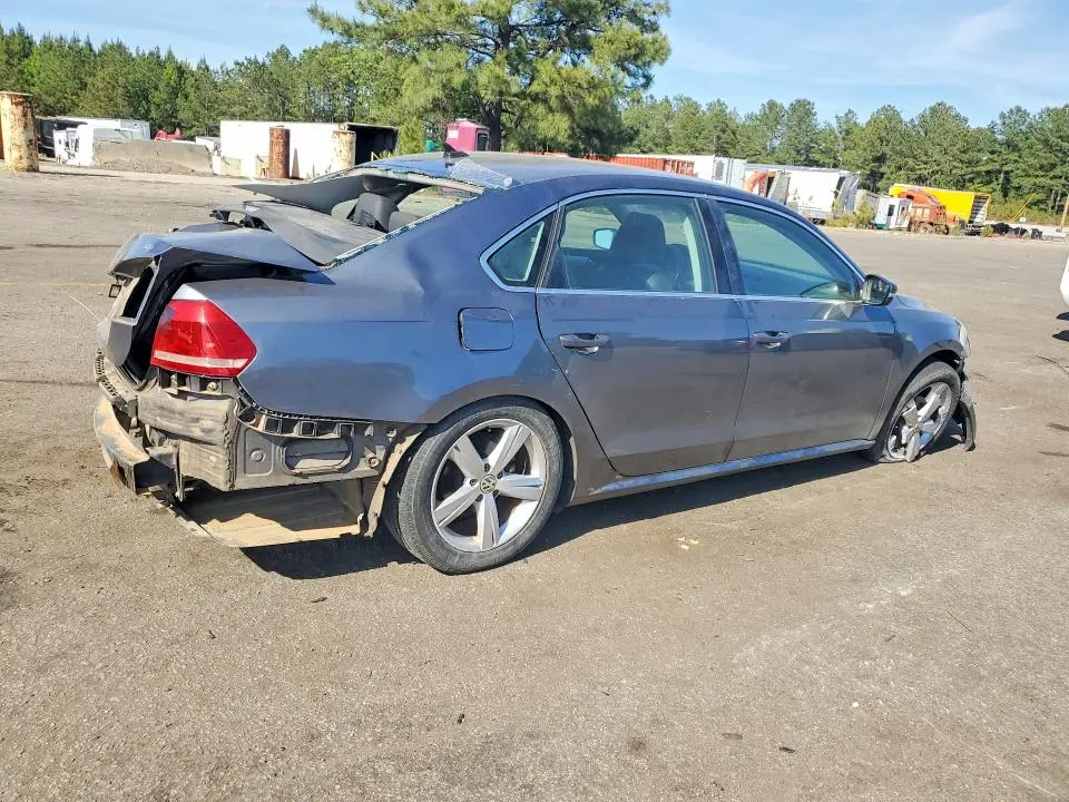 2013 VOLKSWAGEN PASSAT SE  