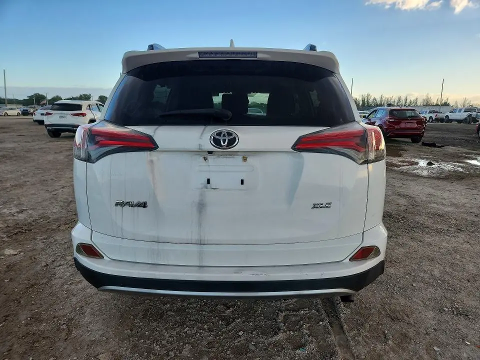 2017 TOYOTA RAV4 XLE  