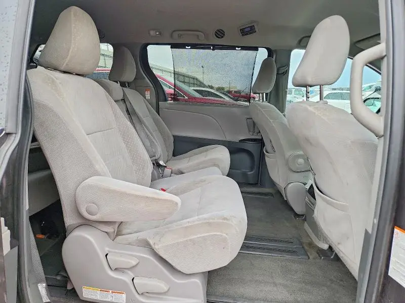 2018 TOYOTA SIENNA LE  