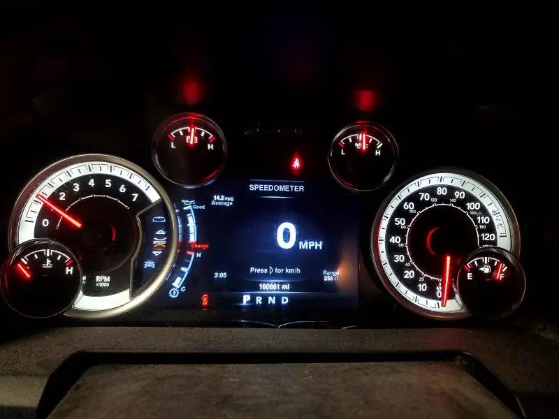 2016 RAM 1500 SLT  
