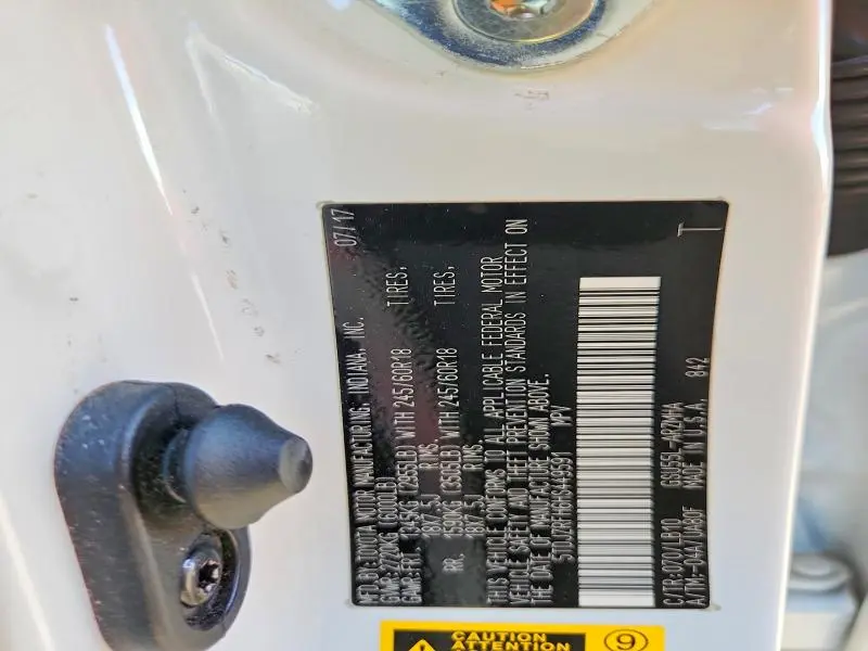 2017 TOYOTA HIGHLANDER SE  