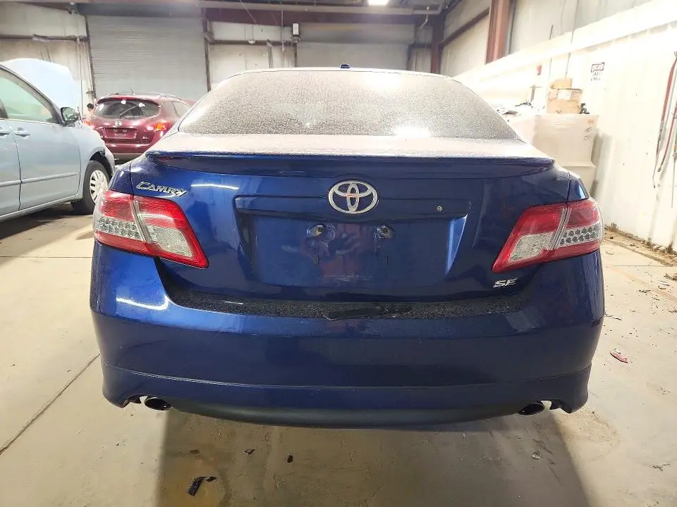2011 TOYOTA CAMRY SE  