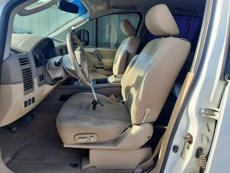 2011 NISSAN TITAN SV  