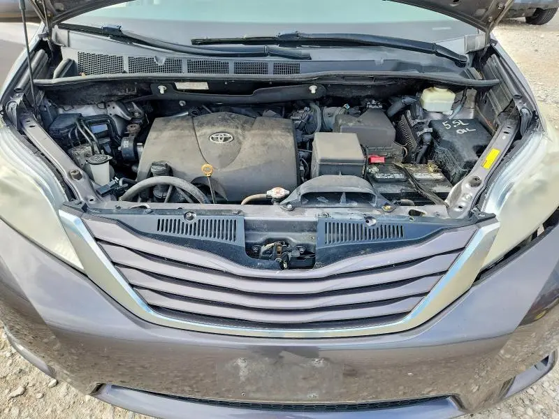 2017 TOYOTA SIENNA LE  