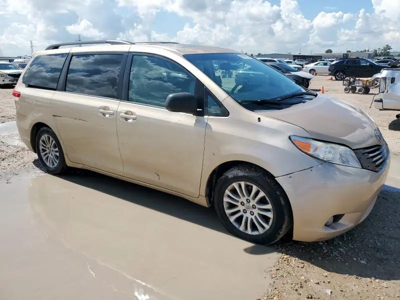 2012 TOYOTA SIENNA XLE  