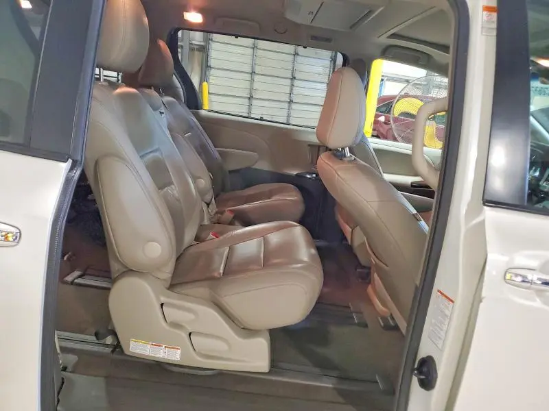 2016 TOYOTA SIENNA XLE PREMIUM 8-PASSENGER  