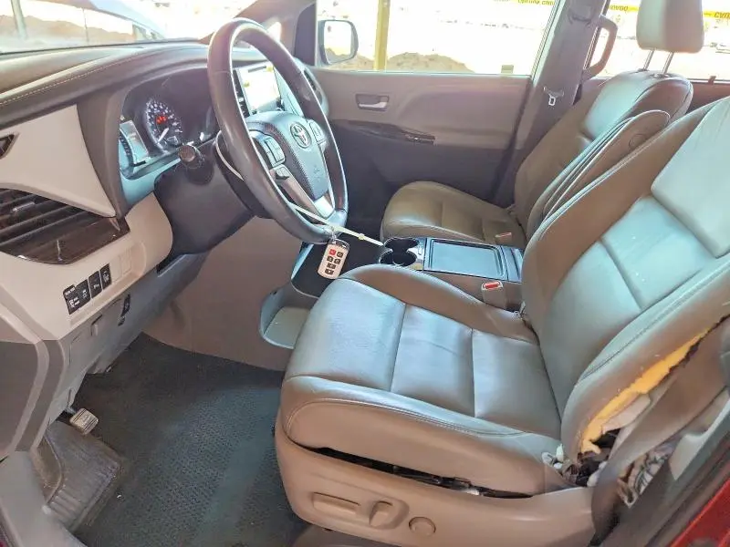 2017 TOYOTA SIENNA XLE 8-PASSENGER  