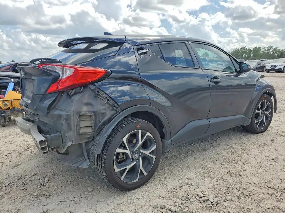 2018 TOYOTA C-HR XLE  