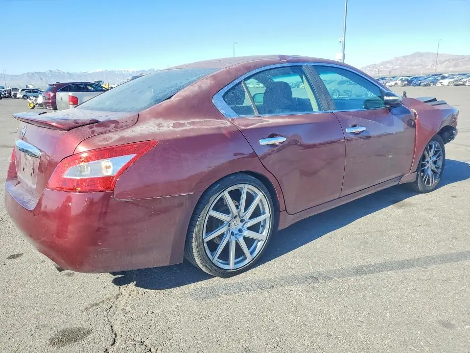 2010 NISSAN MAXIMA S  