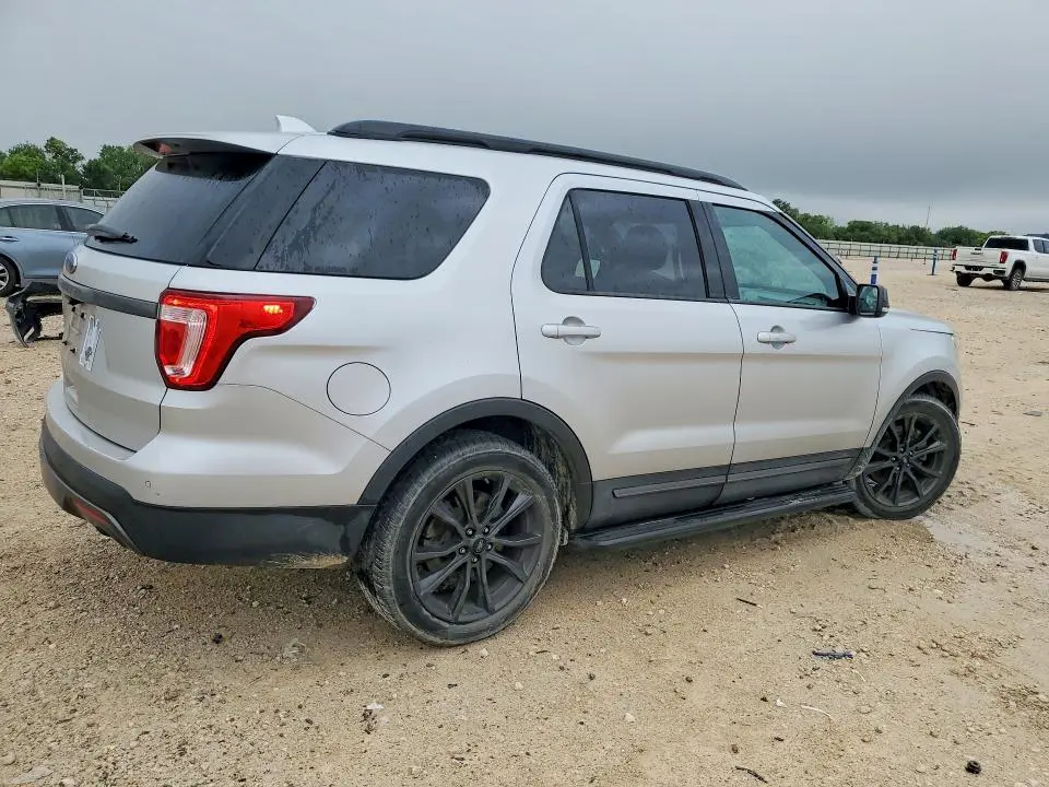 2017 FORD EXPLORER XLT  